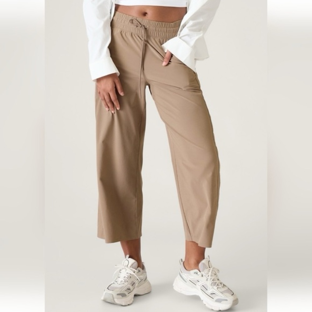 NWT Athleta size 10 Avenue Wide Leg Crop Pant